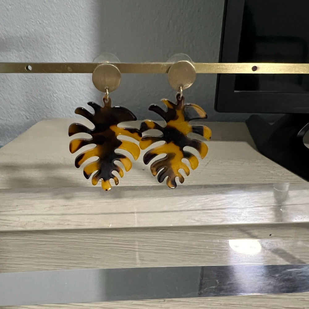 Plastic leaf earrings